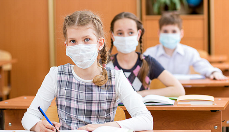 Elevii care merg la cursurile de pregătire vor beneficia de măști gratis!