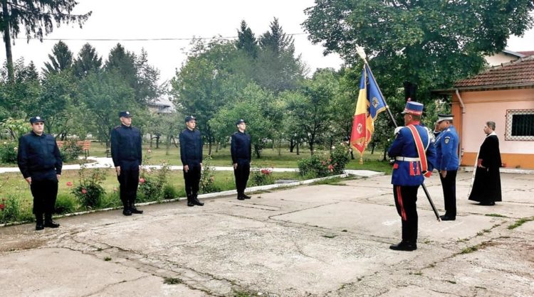 Patru elevi aflați în stagiul de practică la Jandarmeria Dâmbovița au depus jurământul militar!