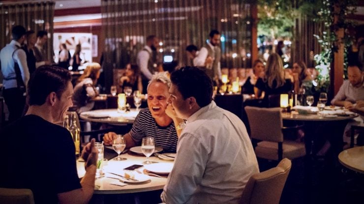 Restaurantele vor fi deschise în trei etape!