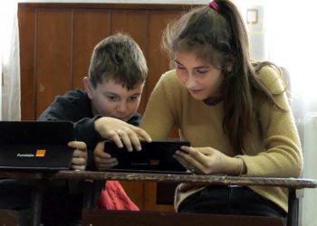 Fundația Orange este alături de elevii români!