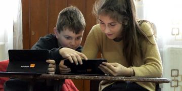 Fundația Orange este alături de elevii români!
