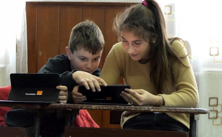 Fundația Orange este alături de elevii români!