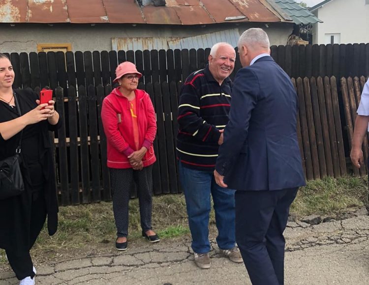 NESIMȚIRE MARCA ADRIAN ȚUȚUIANU! S-A AUTOINVITAT LA UN EVENIMENT RELIGIOS DEȘI ERA TOTAL NEDORIT ȘI A TRANSFORMAT TOTUL ÎN CAMPANIE ELECTORALĂ