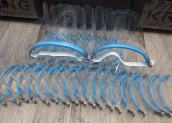 Peste 1.500 de viziere realizate de elevii de la Carabella au fost donate celor care au nevoie!
