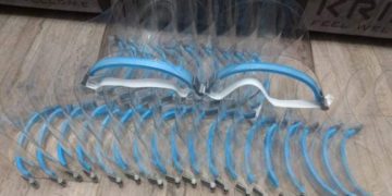 Peste 1.500 de viziere realizate de elevii de la Carabella au fost donate celor care au nevoie!