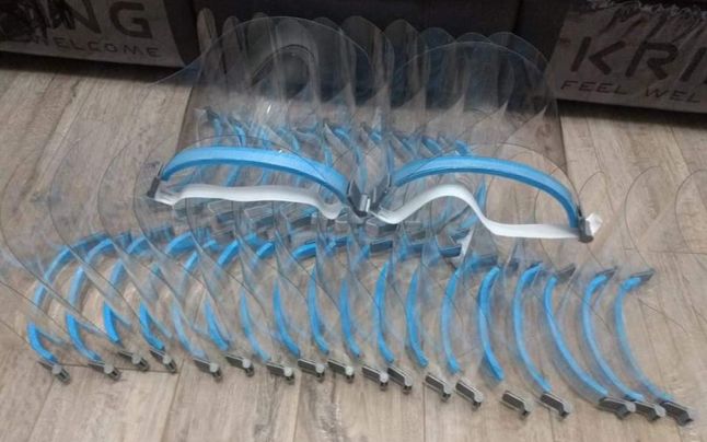 Peste 1.500 de viziere realizate de elevii de la Carabella au fost donate celor care au nevoie!