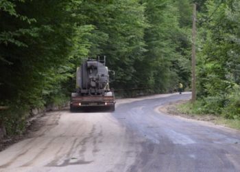Au început lucrările de asfaltare pe DJ 714 Pucheni-Cabana Căprioru!