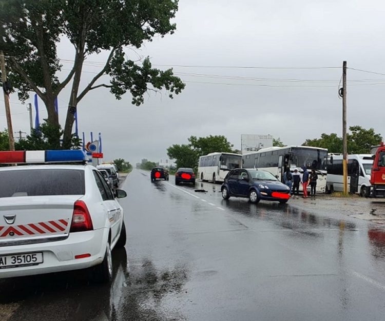 Accident rutier cu trei mașini implicate!