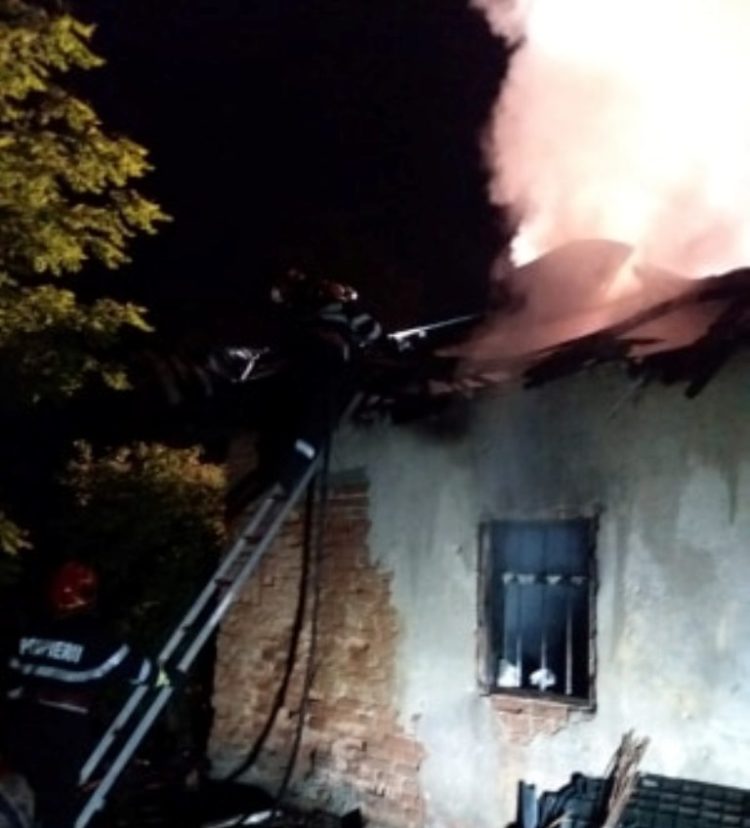 Incendiu violent în comuna Bucșani!