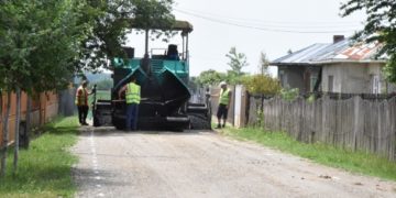 Continuă asfaltările și modernizările de drumuri în Dâmbovița!