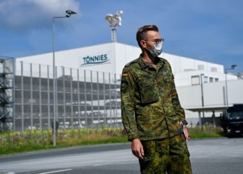 DRAMATIC! ARMATA A INTRAT IN  ABATORUL UNDE APROAPE 700 DE DÂMBOVIȚENI SUNT INFECTATI CU COVID 19