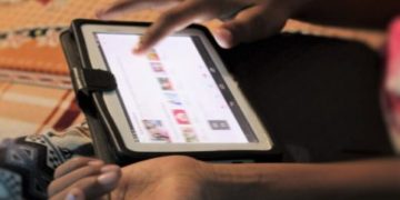 140 de tablete pentru elevii din Dâmbovița!