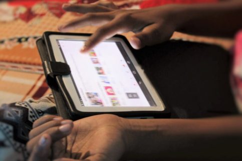 140 de tablete pentru elevii din Dâmbovița!