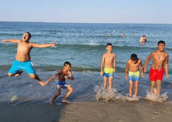 Arhiepiscopia Târgoviștei a oferit o tabără la mare!