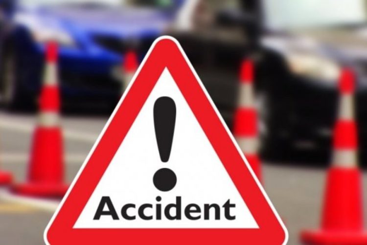 Un motociclist a ajuns la spital după impactul cu un autoturism!