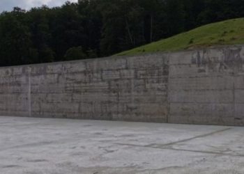 Platformă de stocare a gunoiului de grajd provenit din Munții Bucegi!