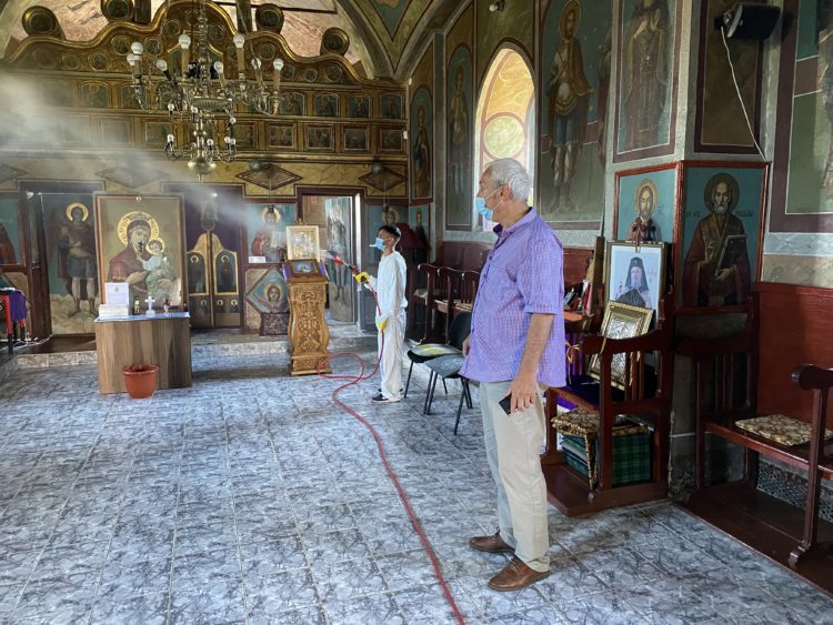 PENTRU SLUJBE ÎN SIGURANȚĂ EDILUL DE LA ȘELARU A EFECTUAT DEZINFECȚII PROFESIONALE ÎN TOATE CELE TREI BISERICI ORTODOXE DIN LOCALITATE
