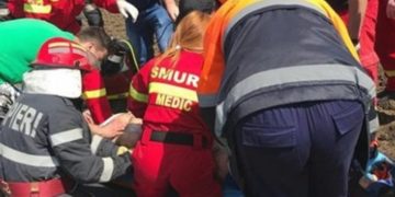 Un bărbat din Mărunțișu și-a prins piciorul în motocultor!