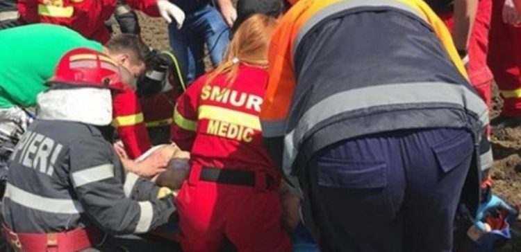 Un bărbat din Mărunțișu și-a prins piciorul în motocultor!