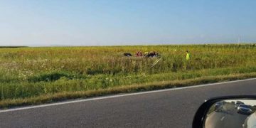 O șoferiță a scăpat cu viață după ce s-a răsturnat cu mașina!