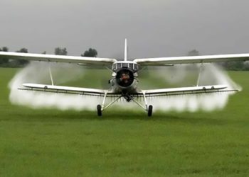 Continuă acțiunile de combatere a insectelor prin pulverizare aeriană în Târgoviște!