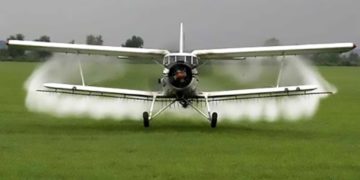Continuă acțiunile de combatere a insectelor prin pulverizare aeriană în Târgoviște!