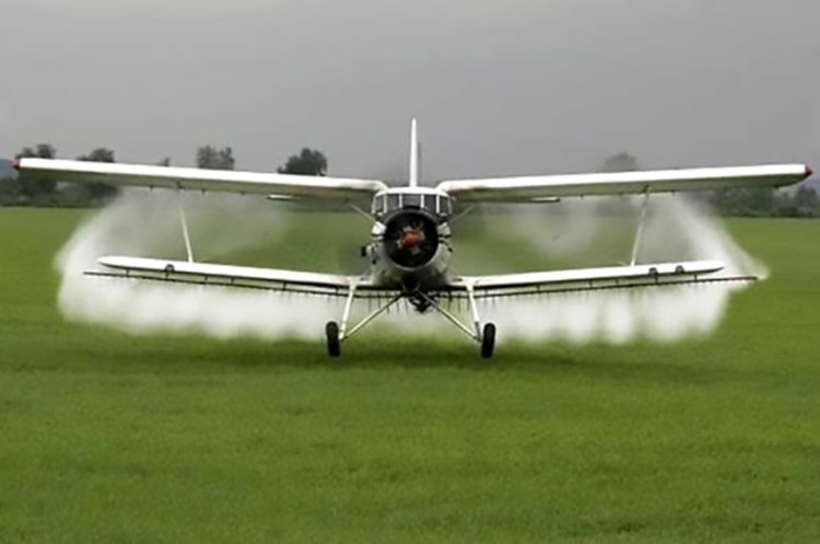 Continuă acțiunile de combatere a insectelor prin pulverizare aeriană în Târgoviște!