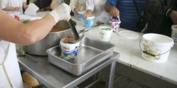 Copiii şi bătrânii sunt principalii beneficiari ai Cantinei de Ajutor Social!