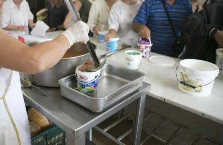 Copiii şi bătrânii sunt principalii beneficiari ai Cantinei de Ajutor Social!