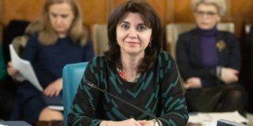 Scenariul probabil pentru începerea anului școlar din septembrie este sistemul hibrid!