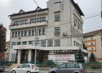 A început demolarea fostului sediu  Distrigaz!