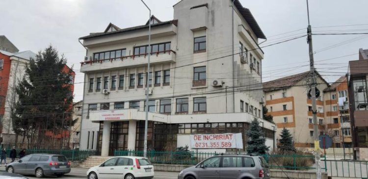 A început demolarea fostului sediu  Distrigaz!