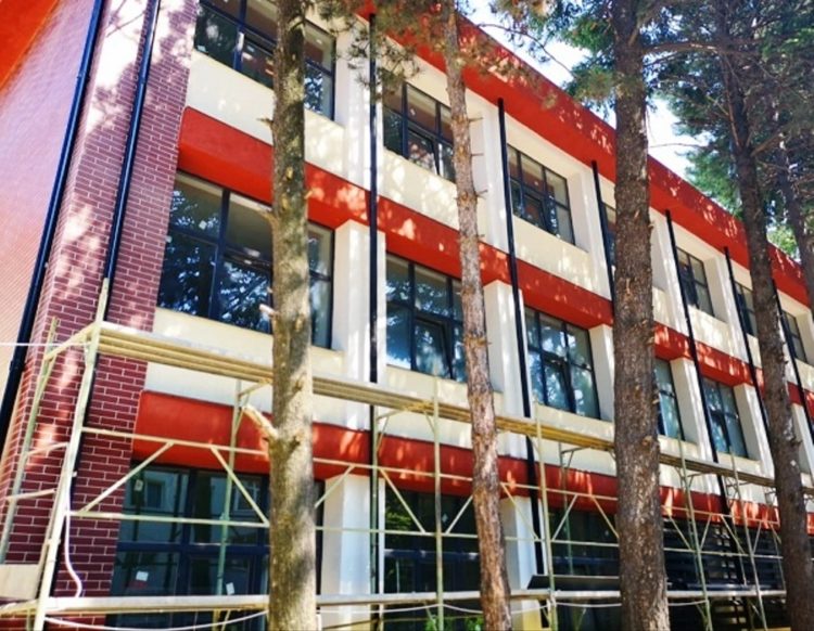 Școala ”Mihai Viteazul” din Târgoviște este de nerecunoscut!