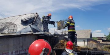 Incendiu puternic la o anexă gospodărească din localitatea Bucșani!