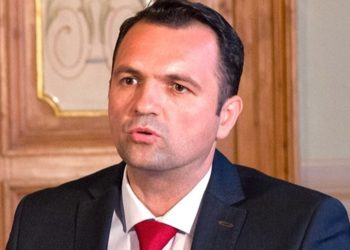 Cristian Stan îi acuză pe liberali că nu și-au plătit taxa de utilizare a domeniului public pentru corturile în care se strâng semnături!