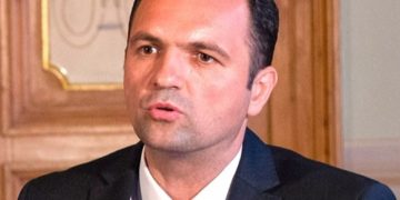 Cristian Stan îi acuză pe liberali că nu și-au plătit taxa de utilizare a domeniului public pentru corturile în care se strâng semnături!