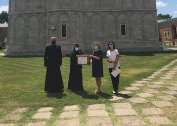 Camera de Comerț Dâmbovița a donat măști de protecție către mănăstirile din județ!