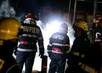 Incendiu violent la un bloc din Moreni!