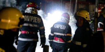 Incendiu violent la un bloc din Moreni!