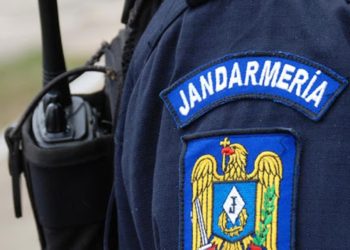 Articole vestimentare cu denumirile unor mărci de renume au fost confiscate de jandarmi!