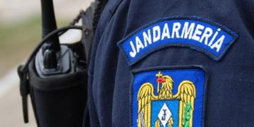 Articole vestimentare cu denumirile unor mărci de renume au fost confiscate de jandarmi!