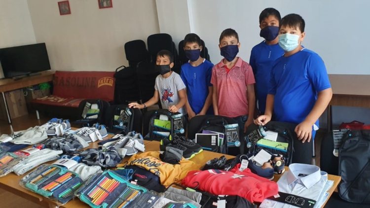 Arhiepiscopia Târgoviștei a dăruit rechizite copiilor!