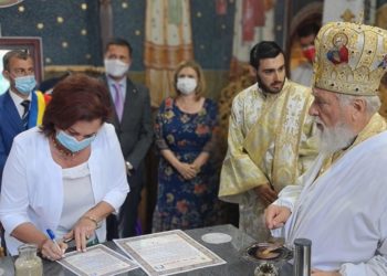 Carmen Holban a participat la slujba de târnosire a primei biserici din satul Glod!