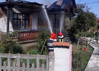 Casă cuprinsă de flăcări la Gura Ocniței!