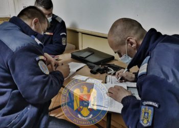 Jandarmii au descoperit arme neletale asupra a doi tineri!