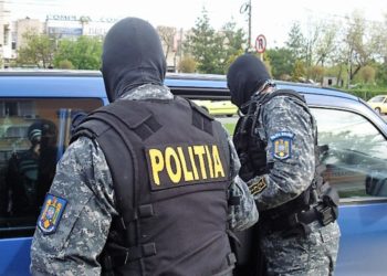 Percheziţii la persoane bănuite de evaziune fiscală şi spălare a banilor!