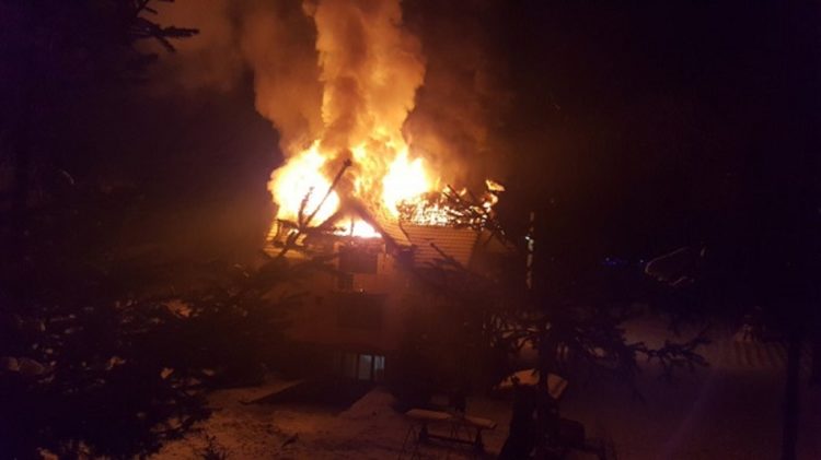 Incendiu la o casă din Valea Lungă!