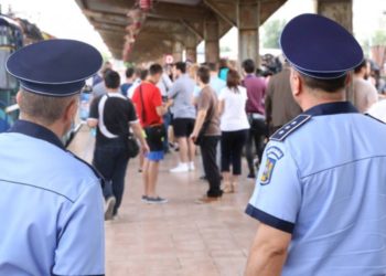 Polițiștii au întâmpinat cu sfaturi și recomandări elevii care se deplasau cu trenul către școală!
