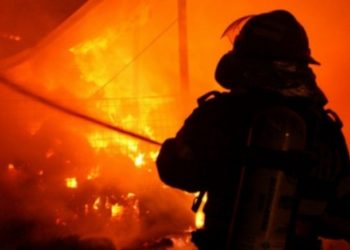 Incendiu puternic la o casă din comuna Cojasca!