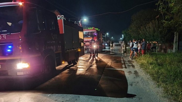 Casă cuprinsă de flăcări la Mogoșani!